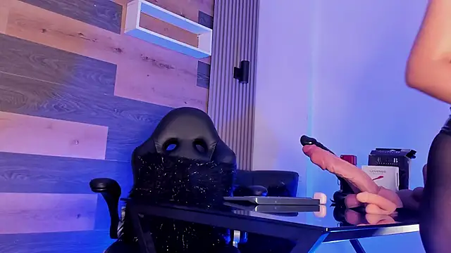 Ellaochoa online show from 09-28-25, 11:39