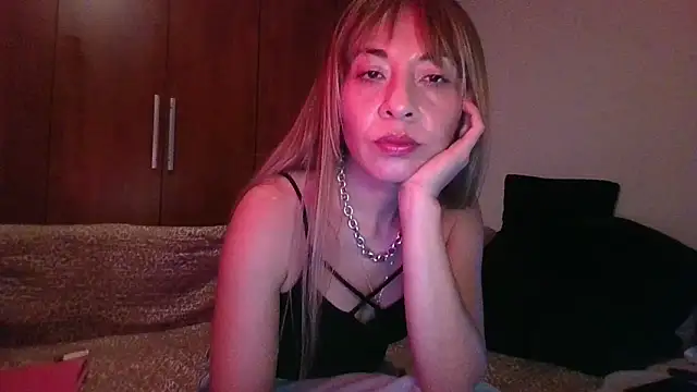 Snapshot of KarolinaReaper chatting on 10-21-25, 11:31 KarolinaReaper online show from 10-21-25, 11:31