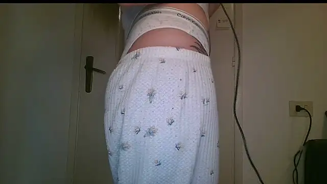 Snapshot of KarolinaReaper chatting on 02-25-25, 09:42 KarolinaReaper online show from 02-25-25, 09:42