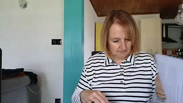 Snapshot of Sandcoq chatting on 05-05-26, 08:39 Sandcoq online show from 05-05-26, 08:39