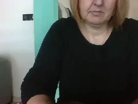 Snapshot of Sandcoq chatting on 12-18-24, 08:31 Sandcoq online show from 12-18-24, 08:31