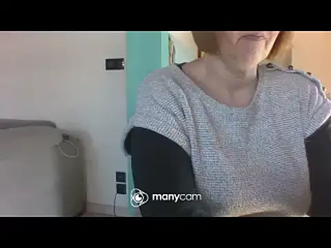 Snapshot of Sandcoq chatting on 02-06-25, 12:15 Sandcoq online show from 02-06-25, 12:15