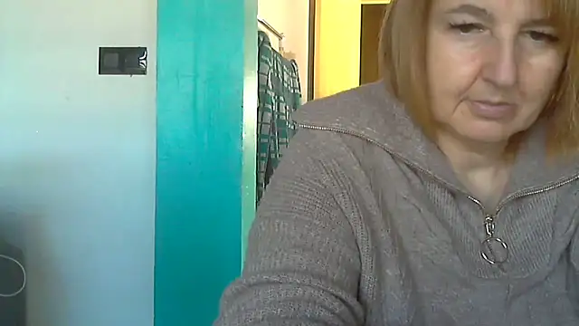 Snapshot of Sandcoq chatting on 10-13-25, 08:49 Sandcoq online show from 10-13-25, 08:49