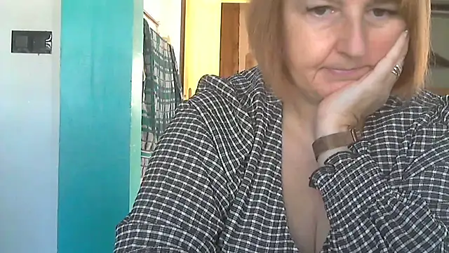 Snapshot of Sandcoq chatting on 10-02-25, 08:40 Sandcoq online show from 10-02-25, 08:40