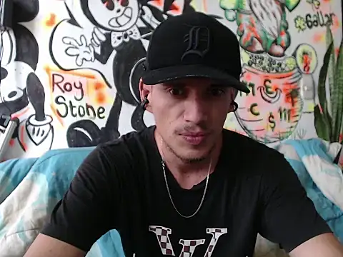 Snapshot of roystonee01 chatting on 09-16-25, 03:02 roystonee01 online show from 09-16-25, 03:02