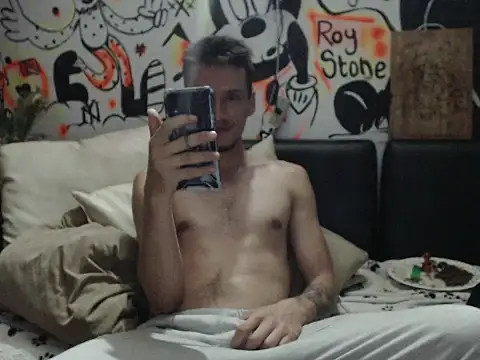 Snapshot of roystonee01 chatting on 09-27-25, 02:28 roystonee01 online show from 09-27-25, 02:28