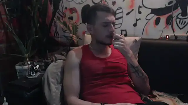 roystonee01 online show from 04-14-26, 01:54