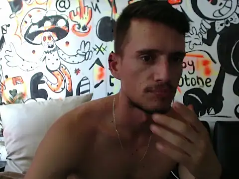 Snapshot of roystonee01 chatting on 09-22-25, 05:30 roystonee01 online show from 09-22-25, 05:30