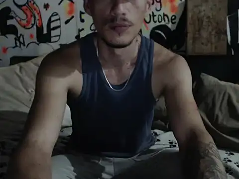 Snapshot of roystonee01 chatting on 09-28-25, 10:00 roystonee01 online show from 09-28-25, 10:00