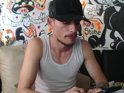 Snapshot of roystonee01 chatting on 10-06-25, 09:04 roystonee01 online show from 10-06-25, 09:04