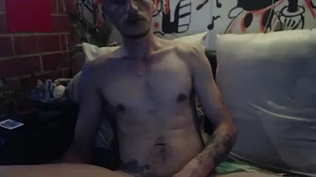 Snapshot of roystonee01 chatting on 10-30-25, 11:01 roystonee01 online show from 10-30-25, 11:01