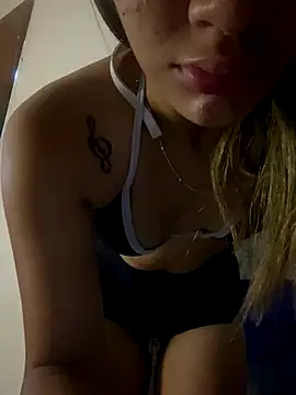 Carolinen online show from 10-27-25, 05:19