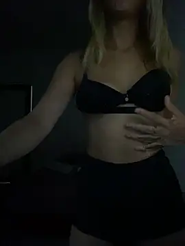 Snapshot of Carolinen chatting on 03-21-25, 08:18 Carolinen online show from 03-21-25, 08:18