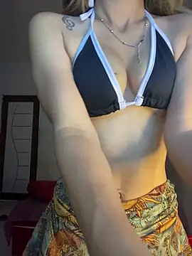 Snapshot of Carolinen chatting on 09-26-25, 09:54 Carolinen online show from 09-26-25, 09:54