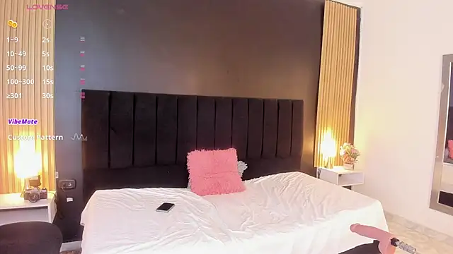 Snapshot of sweetsofia18 chatting on 10-15-25, 10:56 sweetsofia18 online show from 10-15-25, 10:56