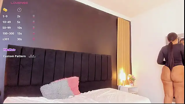 sweetsofia18 online show from 11-23-25, 08:52