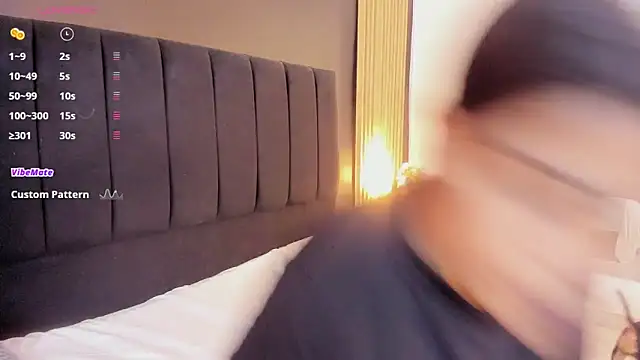 sweetsofia18 online show from 12-21-25, 07:48