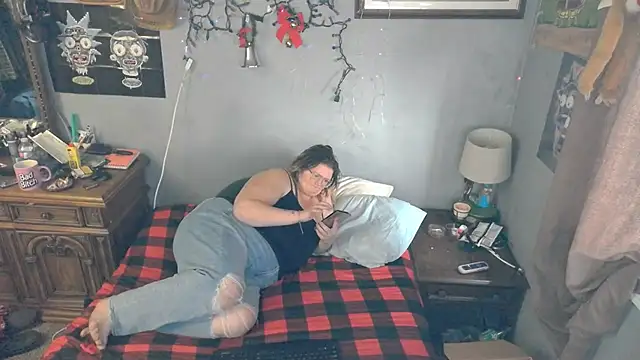 Snapshot of wild_hot_mess chatting on 12-03-24, 06:55 wild hot mess online show from 12-03-24, 06:55