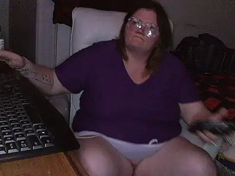Snapshot of wild_hot_mess chatting on 02-16-25, 12:30 wild hot mess online show from 02-16-25, 12:30