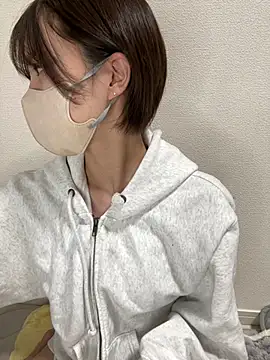 Snapshot of -x_MIU_x chatting on 03-17-25, 10:17 -x MIU x online show from 03-17-25, 10:17