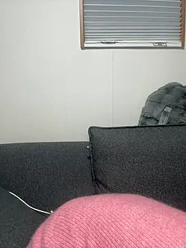 Snapshot of -x_MIU_x chatting on 02-12-26, 10:04 -x MIU x online show from 02-12-26, 10:04