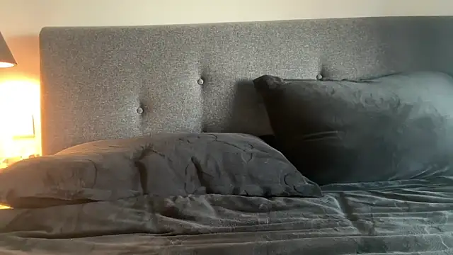 Snapshot of Leylah_Linda chatting on 02-25-26, 09:31 Leylah Linda online show from 02-25-26, 09:31