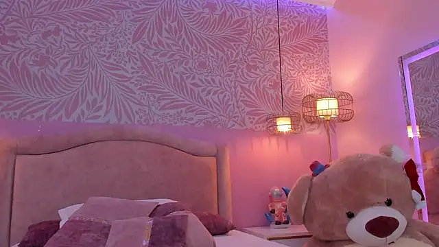 EmilyCollinss1 online show from 12-04-25, 05:17