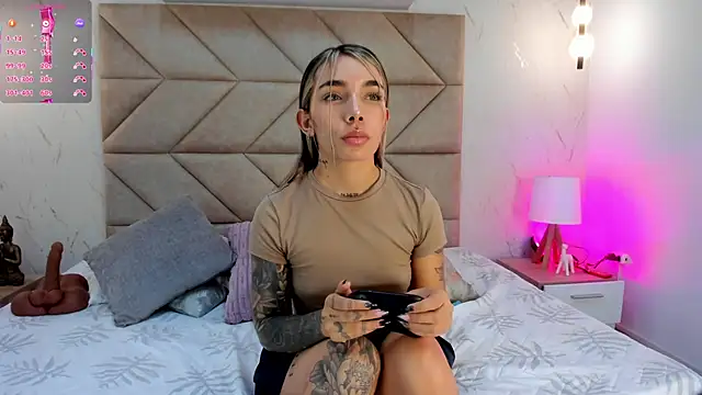 Mollymoon1 online show from 11-22-25, 10:41