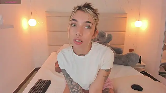 Mollymoon1 online show from 11-27-25, 07:58