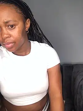 Pearl 00 online show from 10-10-25, 09:26