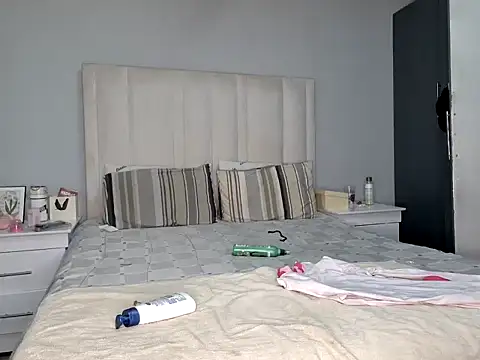 Pearl 00 online show from 02-15-26, 02:16