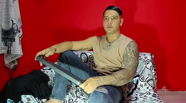 Snapshot of paul_luis chatting on 02-21-25, 02:06 paul luis online show from 02-21-25, 02:06
