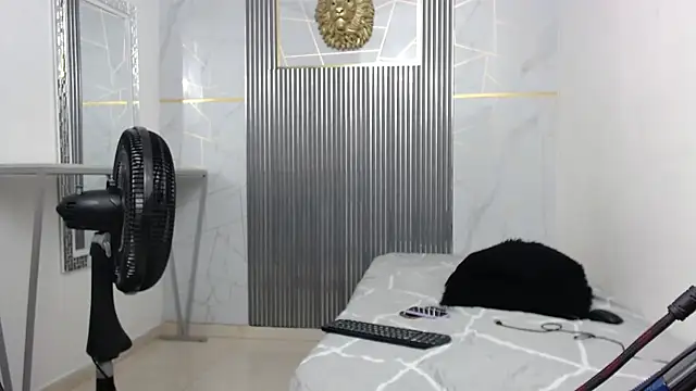 Snapshot of Celestial_Queen_ chatting on 05-11-26, 02:45 Celestial Queen online show from 05-11-26, 02:45