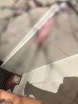 lescro95  online show from 12-05-25, 04:16