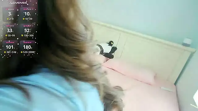 Snapshot of CN-Shanshan chatting on 05-04-26, 02:37 CN-Shanshan online show from 05-04-26, 02:37