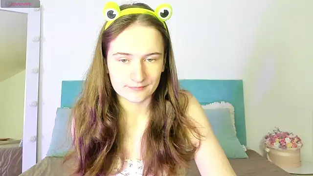 L1ittle kitty  online show from 10-22-25, 05:18