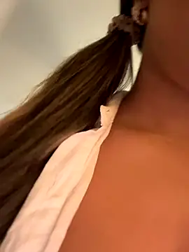 Alisha-Bond online show from 10-31-25, 07:21