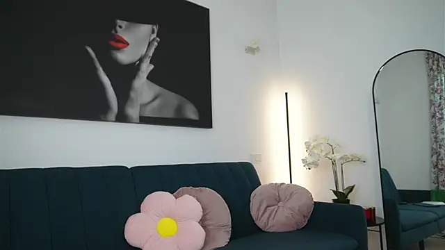 Snapshot of izzy_belle chatting on 06-19-26, 08:20 izzy belle online show from 06-19-26, 08:20