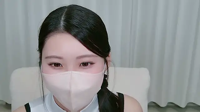 Snapshot of yuki_room chatting on 10-01-25, 01:04 yuki room online show from 10-01-25, 01:04