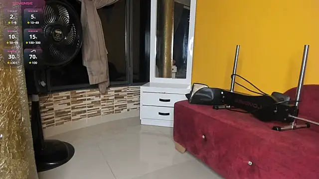 Snapshot of valeria_hurtado chatting on 10-29-25, 03:27 valeria hurtado online show from 10-29-25, 03:27