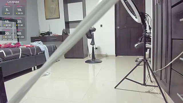 Snapshot of valeria_hurtado chatting on 02-13-25, 02:01 valeria hurtado online show from 02-13-25, 02:01