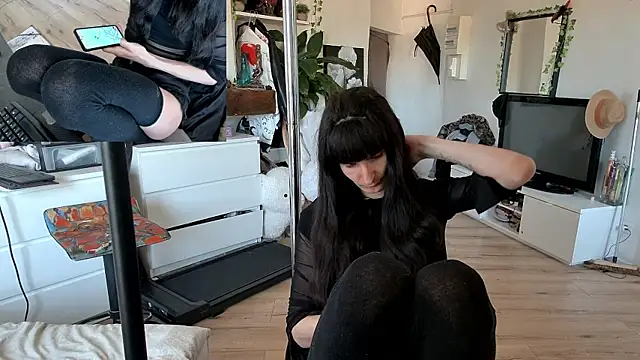 CeriseLapine online show from 11-18-25, 12:52