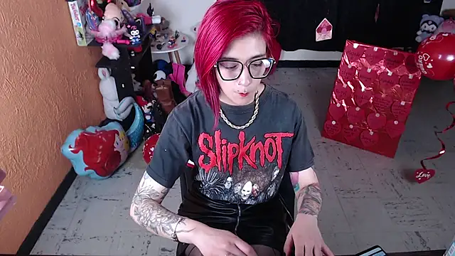 Snapshot of MissMiia2 chatting on 02-18-25, 06:47 MissMiia2 online show from 02-18-25, 06:47