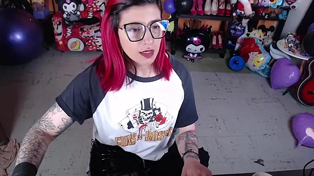 Snapshot of MissMiia2 chatting on 09-18-25, 03:04 MissMiia2 online show from 09-18-25, 03:04