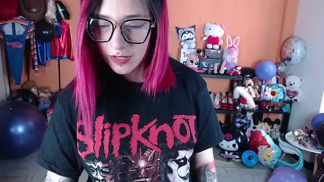 Snapshot of MissMiia2 chatting on 09-25-25, 05:08 MissMiia2 online show from 09-25-25, 05:08