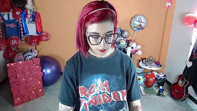 Snapshot of MissMiia2 chatting on 03-13-25, 03:39 MissMiia2 online show from 03-13-25, 03:39