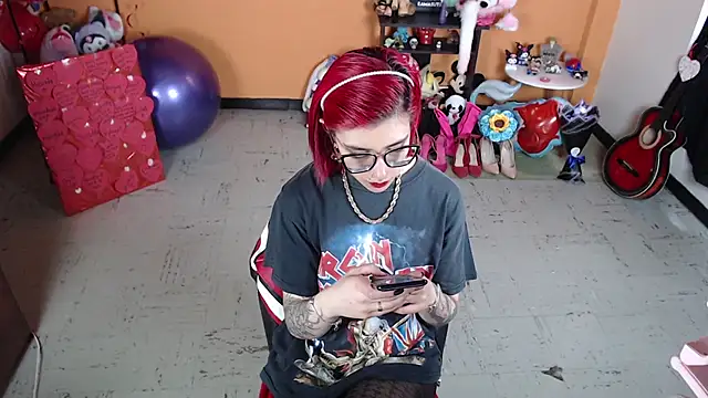 Snapshot of MissMiia2 chatting on 03-13-25, 07:28 MissMiia2 online show from 03-13-25, 07:28