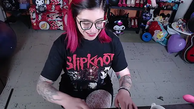 Snapshot of MissMiia2 chatting on 09-14-25, 01:22 MissMiia2 online show from 09-14-25, 01:22
