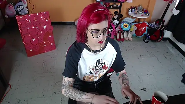 Snapshot of MissMiia2 chatting on 02-28-25, 12:52 MissMiia2 online show from 02-28-25, 12:52