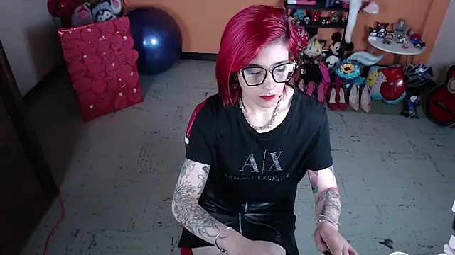 Snapshot of MissMiia2 chatting on 03-10-25, 12:17 MissMiia2 online show from 03-10-25, 12:17